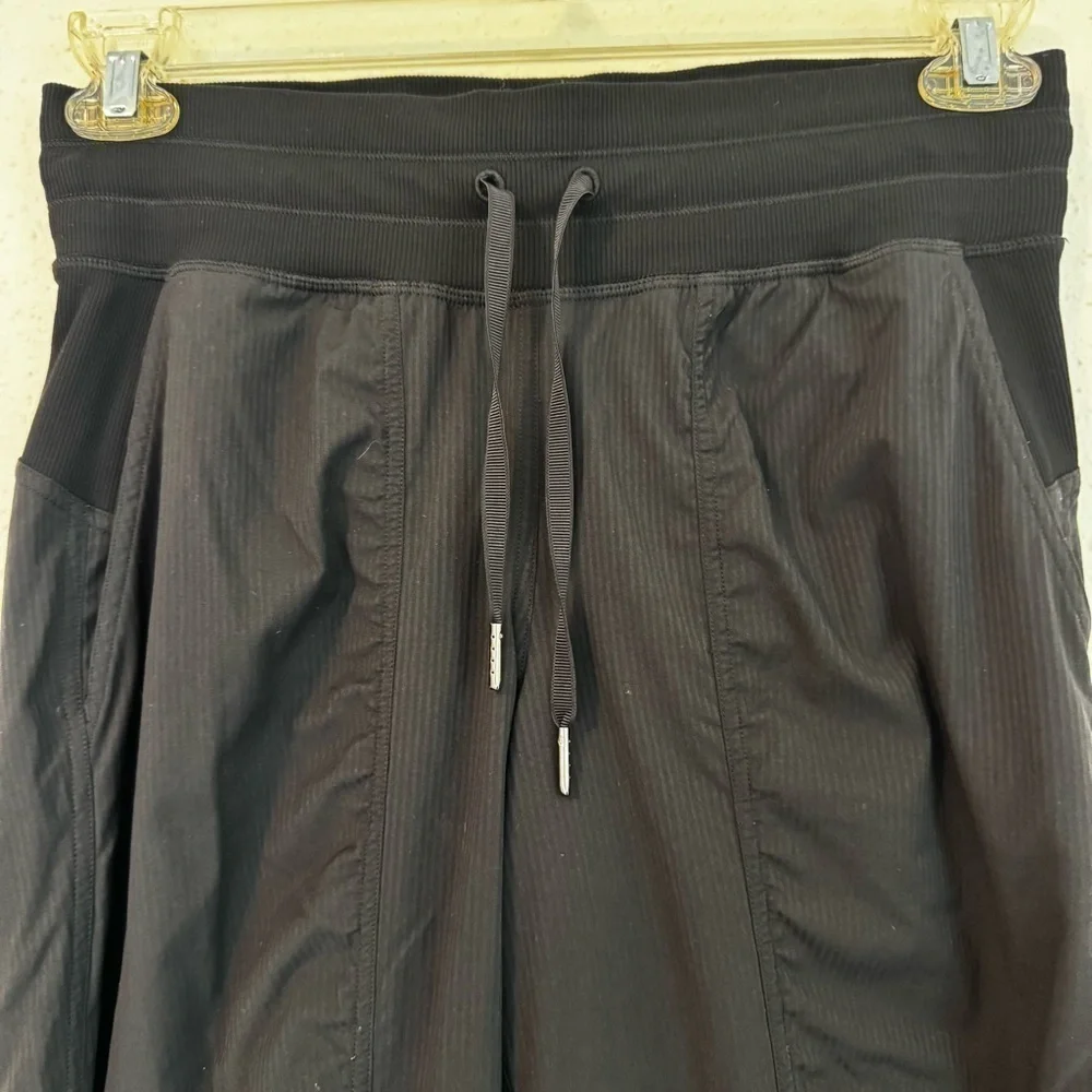 Lululemon Women’s Dance Studio Mid-Rise Jogger 28” Black size 6 Casual Hiking